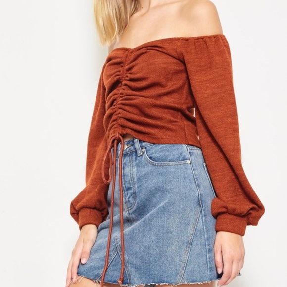 🆕 NWT Off Shoulder Ruched Knit Crop Top - Picture 5 of 5